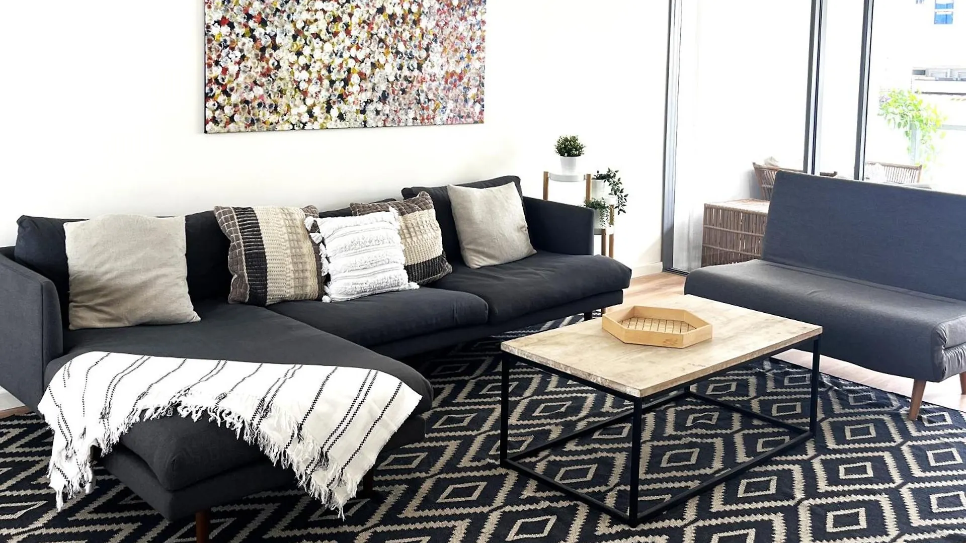 Perfect Locale 2Bed Apt Parking contacts